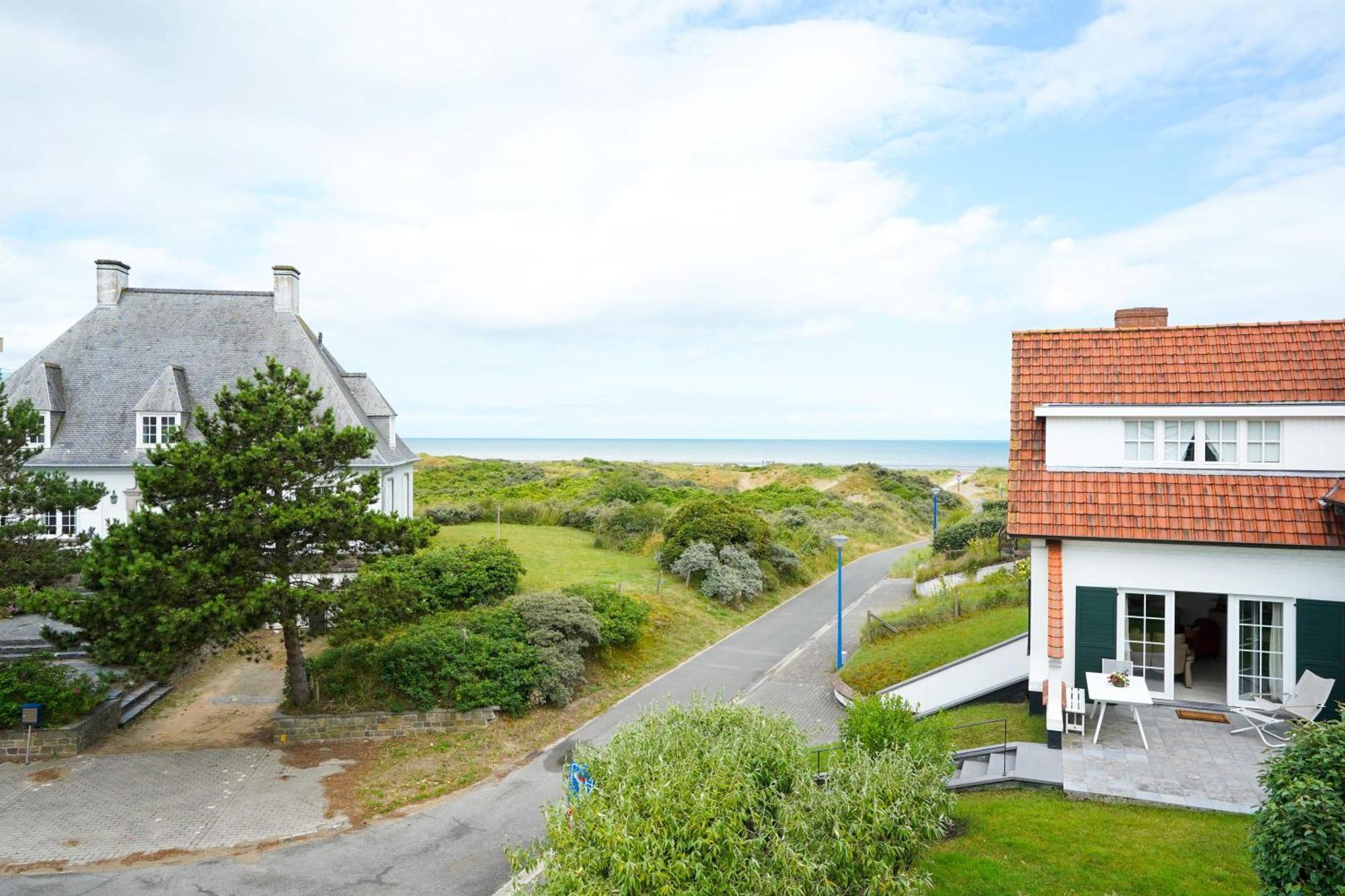 Huswell - With Sea View & Terrace In Oostduinkerke Appartement *